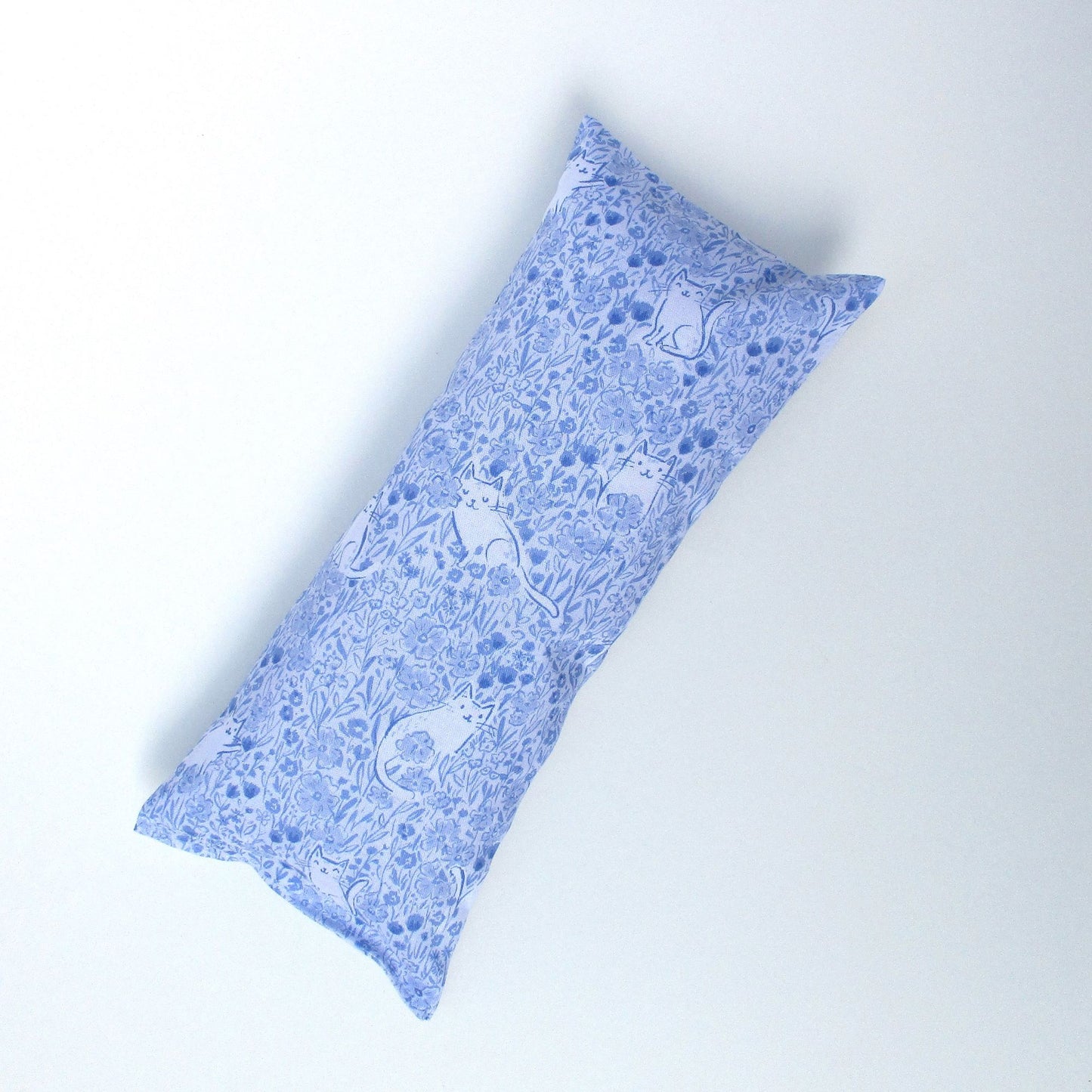 Catnip Kick Stick for Cats, High-Altitude Catnip & Buckwheat Hulls, Blue Floral Cats in Garden Cat Kicker Toy