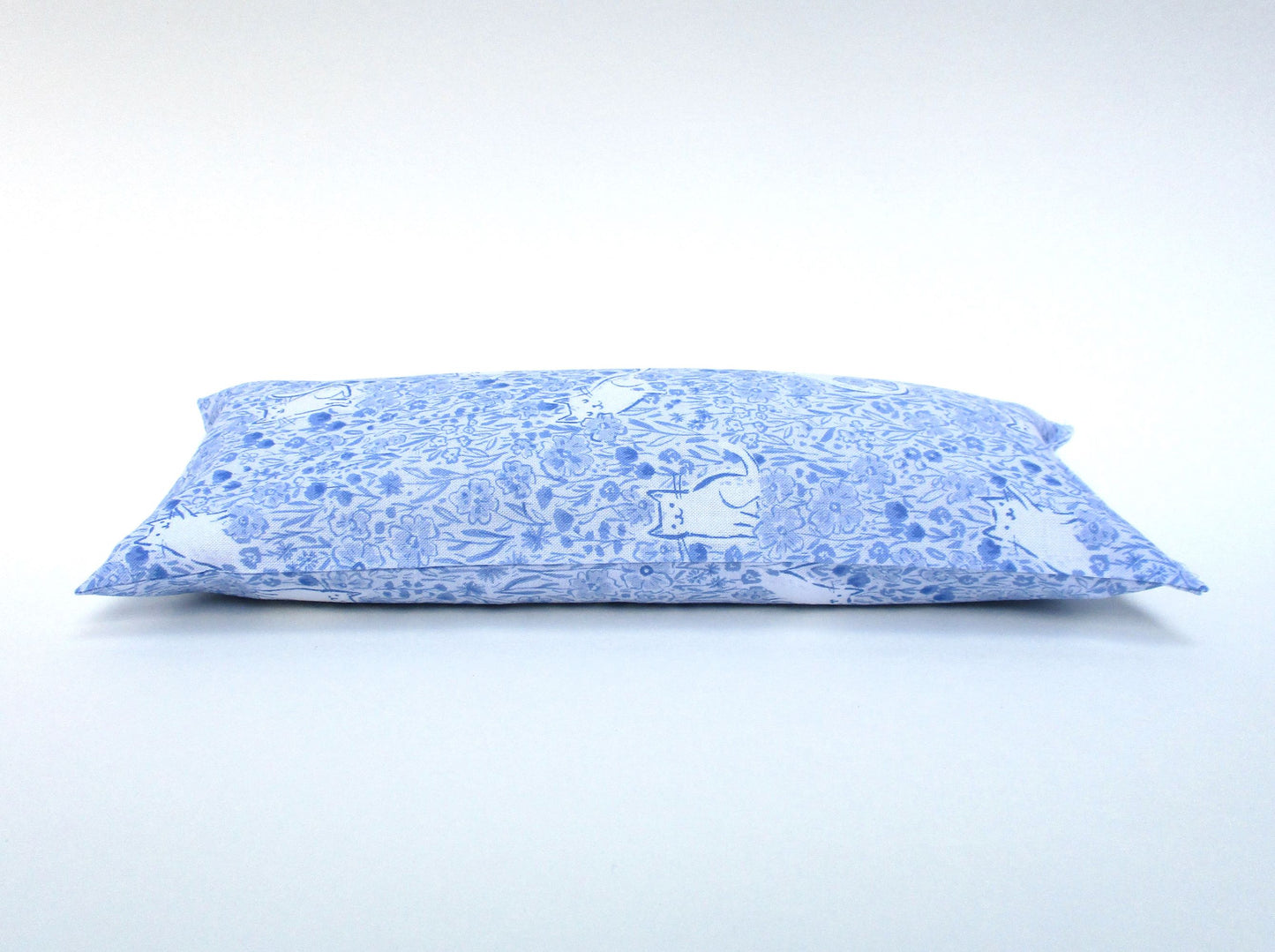 Catnip Kick Stick for Cats, High-Altitude Catnip & Buckwheat Hulls, Blue Floral Cats in Garden Cat Kicker Toy